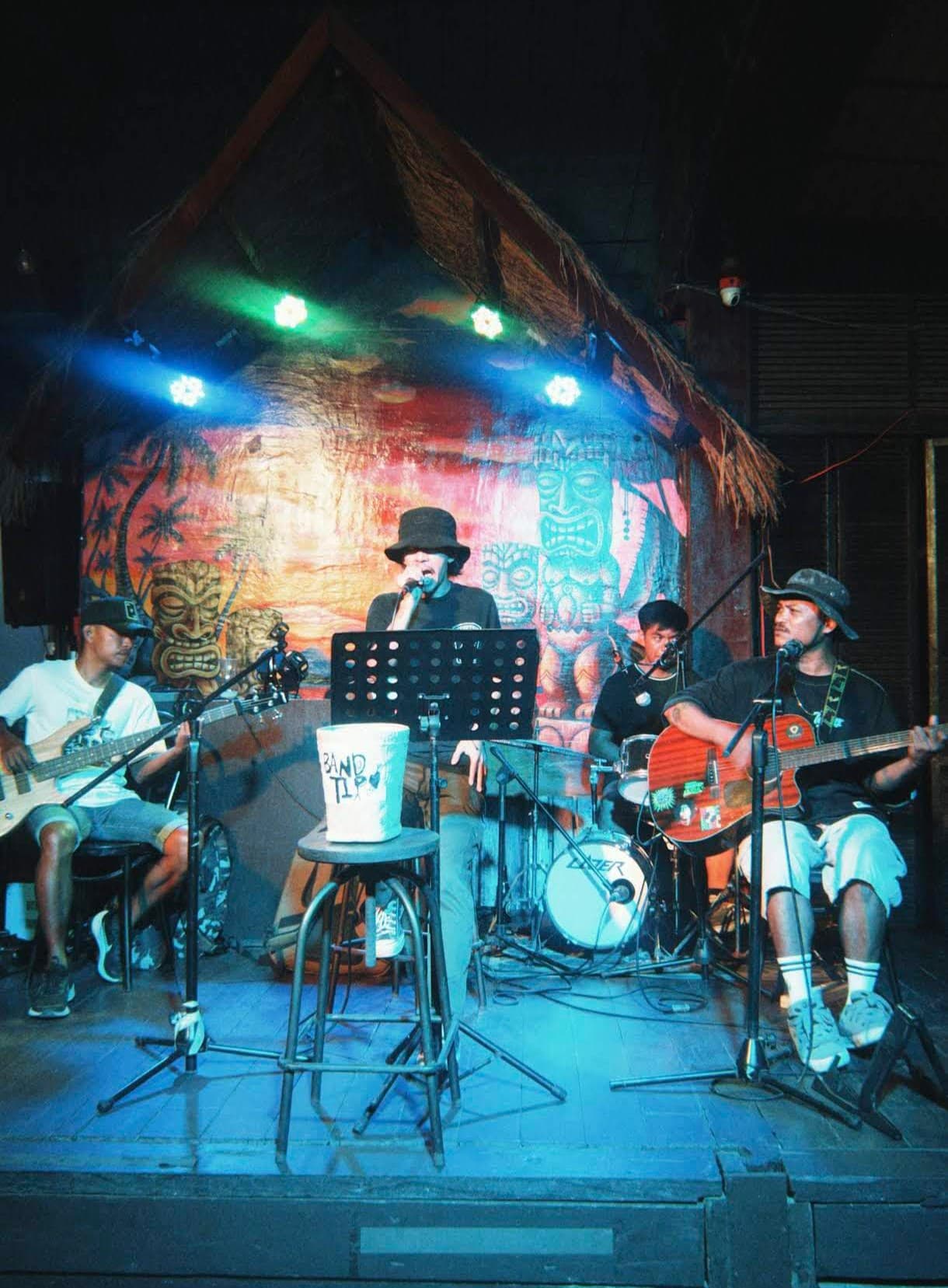 Mediterrania warm dining atmosphere